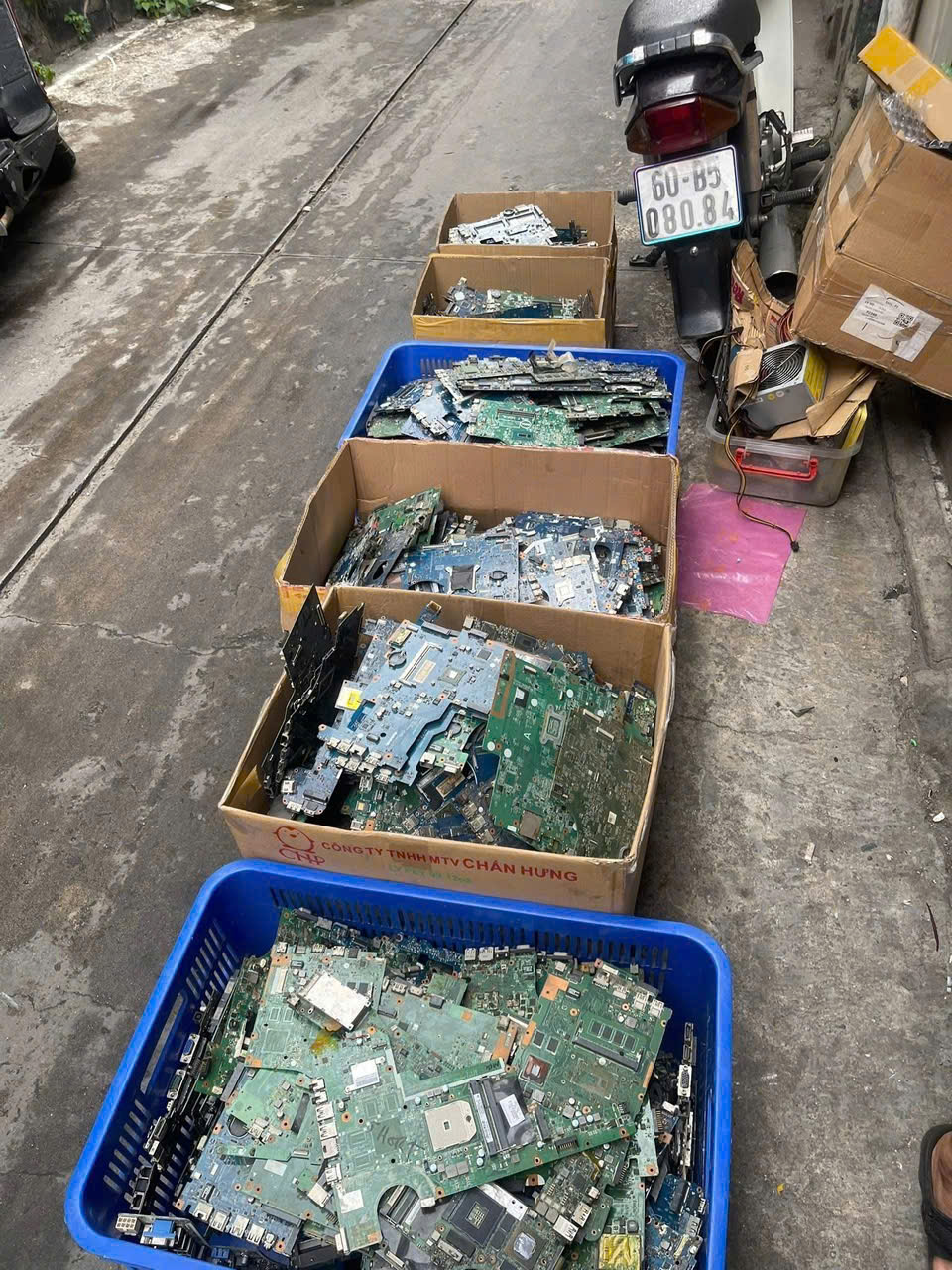 Kho linh kiện mainboard laptop tại Laptop Thế Kỷ